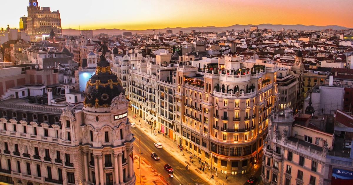 Crear página web en Madrid (2026): Agencias, precios y alternativa IA